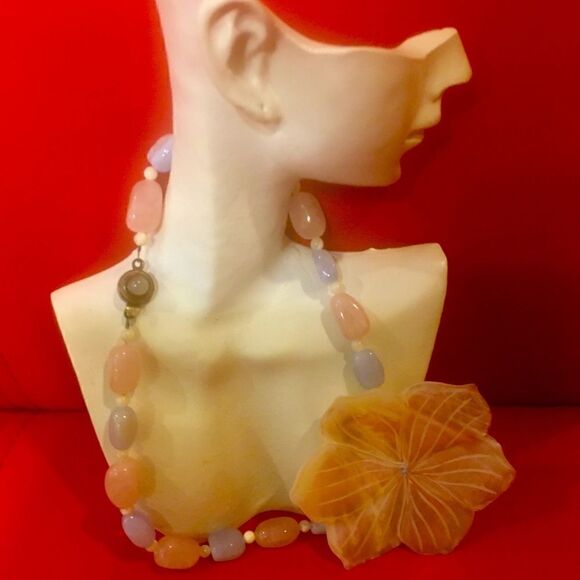 Mother Of Pearl Flower with Glass Beads Chocker - Picture 1 of 5